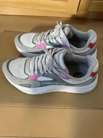 EA7 그레이/핑크 러닝화