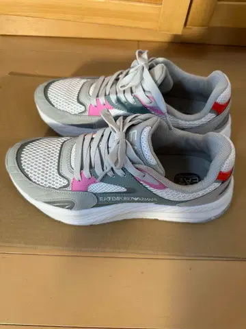 EA7 그레이/핑크 러닝화