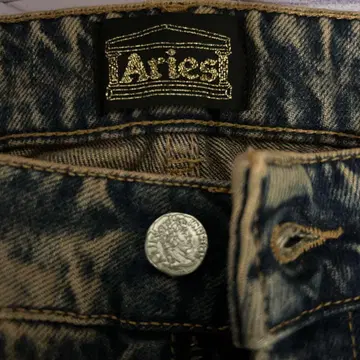 Aries 모드 스타일 데님