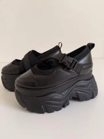 새상품급 인기! GRL 통굽 메쉬 벨트 스니커즈 22.5cm