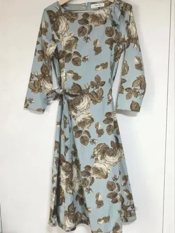 가을에 멋진 카네코 이사오 꽃무늬 원피스