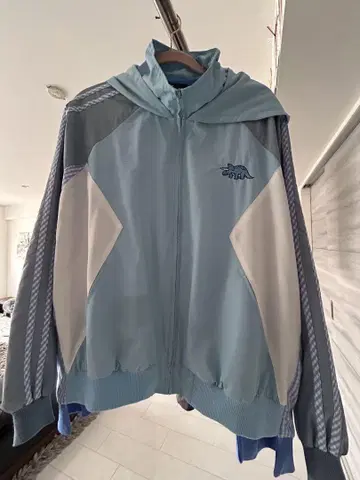 Candystripper 공룡 자수 후드 부착 저지 라이트 블루