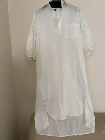 화이트 레이스 오부 소매 롱 셔츠