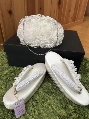 화이트 꽃 장식 조리 와 백 세트