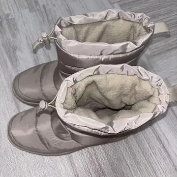 베이지 나일론 부츠 트레드 밑창