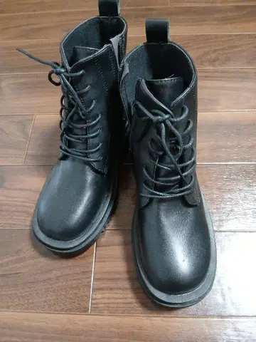 통굽 레이스업 부츠 블랙