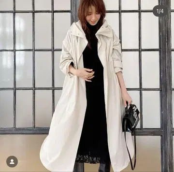 아이보리 후드 부착 롱 코트 M 사이즈