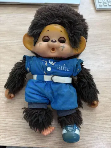 몬치치 눈 감기 깜빡임