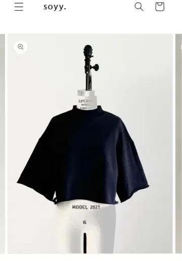 soyy. Urake Cropped Tee