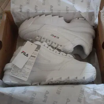 새상품 FILA 휠라 BE:FIRST 콜라보 스니커즈 24.0 화이트