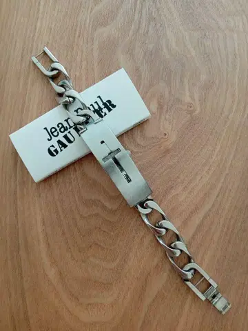 움직이면 럭키?! Jean Paul Gaultier 손목시계
