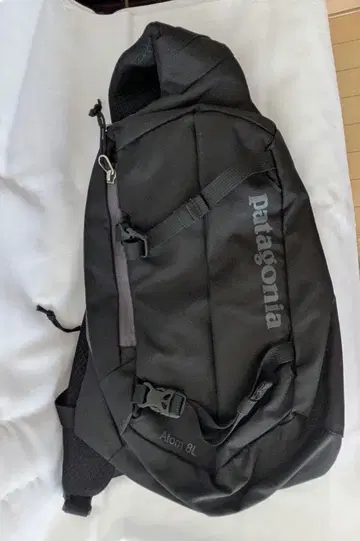 파타고니아 Patagonia 아톰 Aom 8L 슬링 블랙