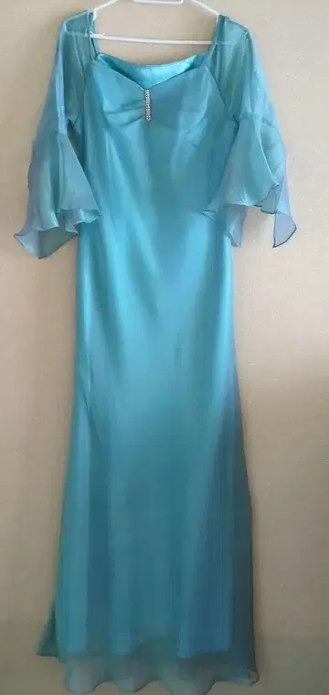 스카이블루 플레어 슬리브 롱 드레스 (스테이지 드레스)
