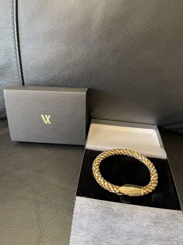 [ 초레어 새상품급 ] VARTIX #LUV 팔찌 골드 9mm 18cm