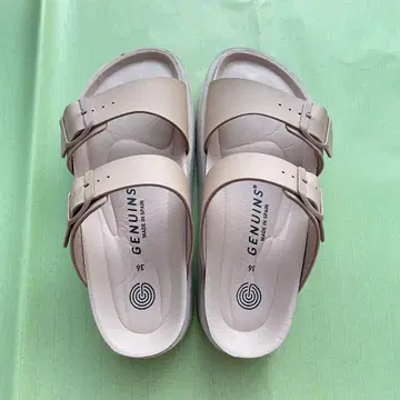 GENUINS 제뉴인즈 23cm