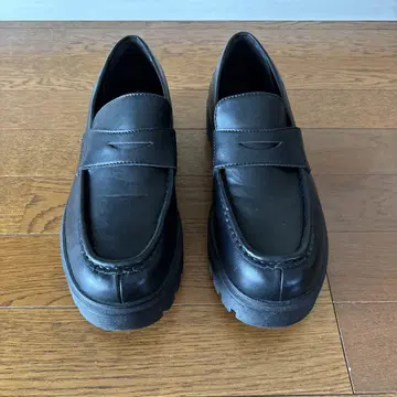 블랙 통굽 로퍼