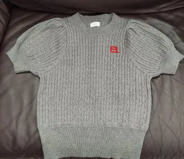 B. PUFF KNIT Bibiy. 반팔 니트 그레이