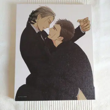 울새는 날개짓하지 않는다 캔버스 보드