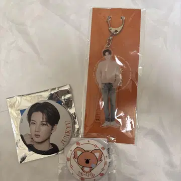 treasure 준규 JUNIKYU 아크릴 키링 캔 배지