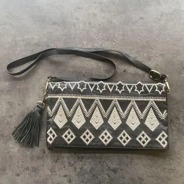 Anisha x BEAMS LIGHTS / 자수 클러치백