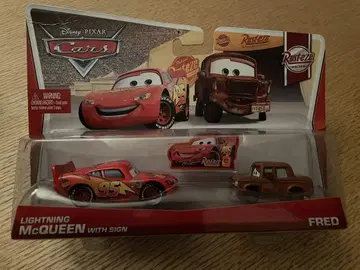 SALLY AND RADIATOR SPRINGS MCQUEEN
