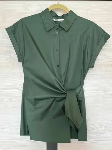[ 미사용 ] ZARA 자라 그린 프렌치 슬리브 허리 리본 셔츠 M