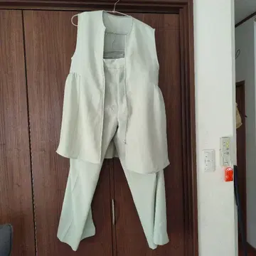 연한 녹색 캐주얼 팬츠 셋업