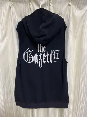the GazettE LOGO SLEEVELESS HOODIE