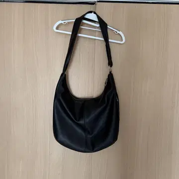 HARE 크루아상 숄더백