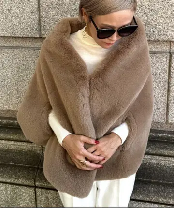 JENNE 리치 볼륨 퍼 케이프