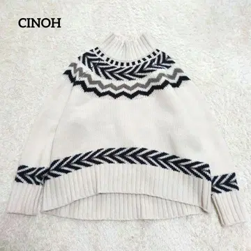 CINOH 메리노울 센투리 페탈 패턴 오버 사이즈 하이넥 니트