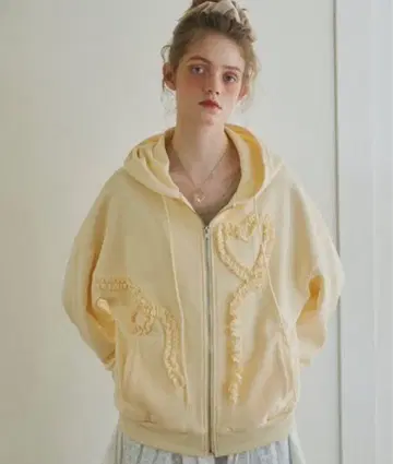 idem 이뎀 heart frill hoodie