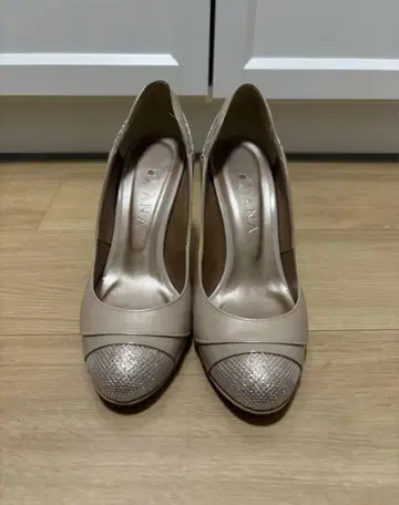 DIANA 베이지 하이힐