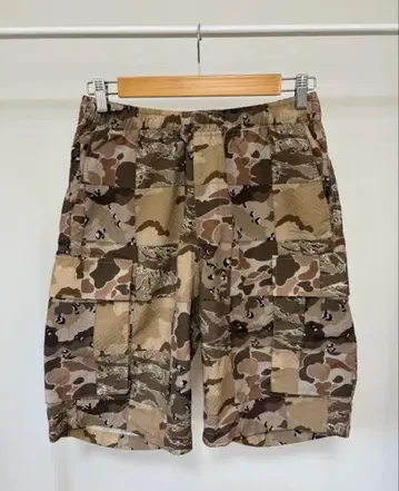 BEAMS 사막 카모 무늬 카고 숏팬츠