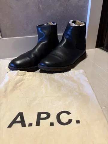 새상품급 A.P.C 아페쎄 퍼 포함 사이드 고어 부츠 블랙 41