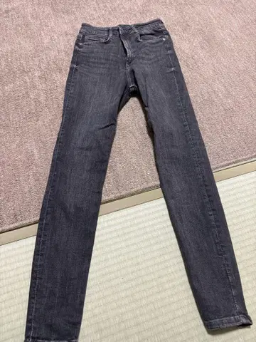 다크 그레이 스키니 데님