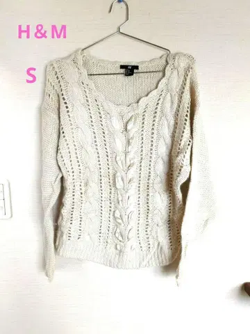 H&M 크림색 V넥 니트 스웨터 S