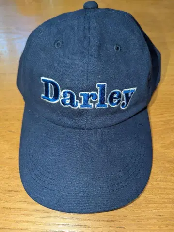 Darley 자수 네이비 캡