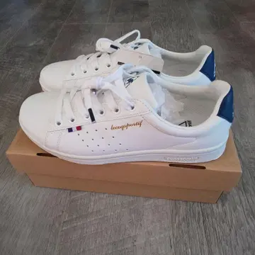 르꼬끄 스포르티브 화이트 스니커즈 23cm