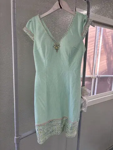 ROBE dE FLEURS 민트 그린 V넥 드레스