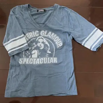 HYSTERIC GLAMOUR V넥T셔츠 S사이즈