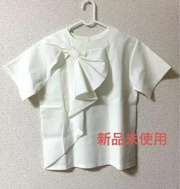 플랑드르 마리에 파 에프데 리본 포함 화이트 반팔 상의