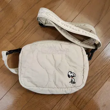 스누피 퀼팅 숄더백