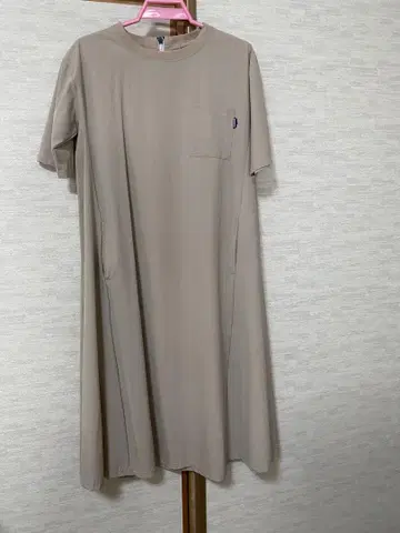 베이지 반팔 티셔츠 원피스