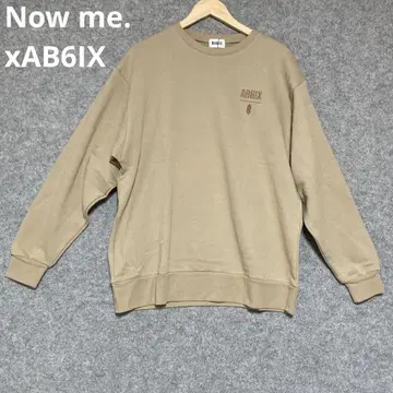 Now me.xAB6IX 베이지 로고 맨투맨