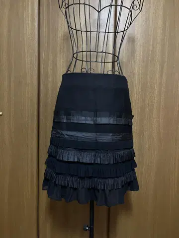블랙 스커트 Traumerei 트로이메라이