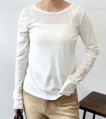 시어 벨로아 백 오픈 풀오버 아이보리 화이트 컬러/에시카 같은 형태