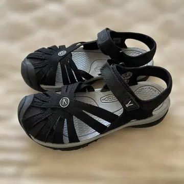 [ 새상품급 ] keen 킨 로즈 샌들 블랙 22.5cm