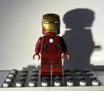 정품 LEGO 아이언맨 미니 피규어 빨간색 금색