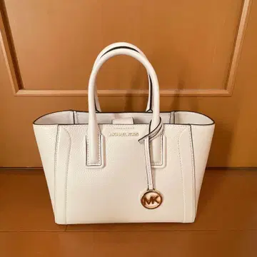 새상품 미사용 마이클코어스 백 화이트